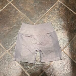 Alphalete amplify contour shorts 4.5”